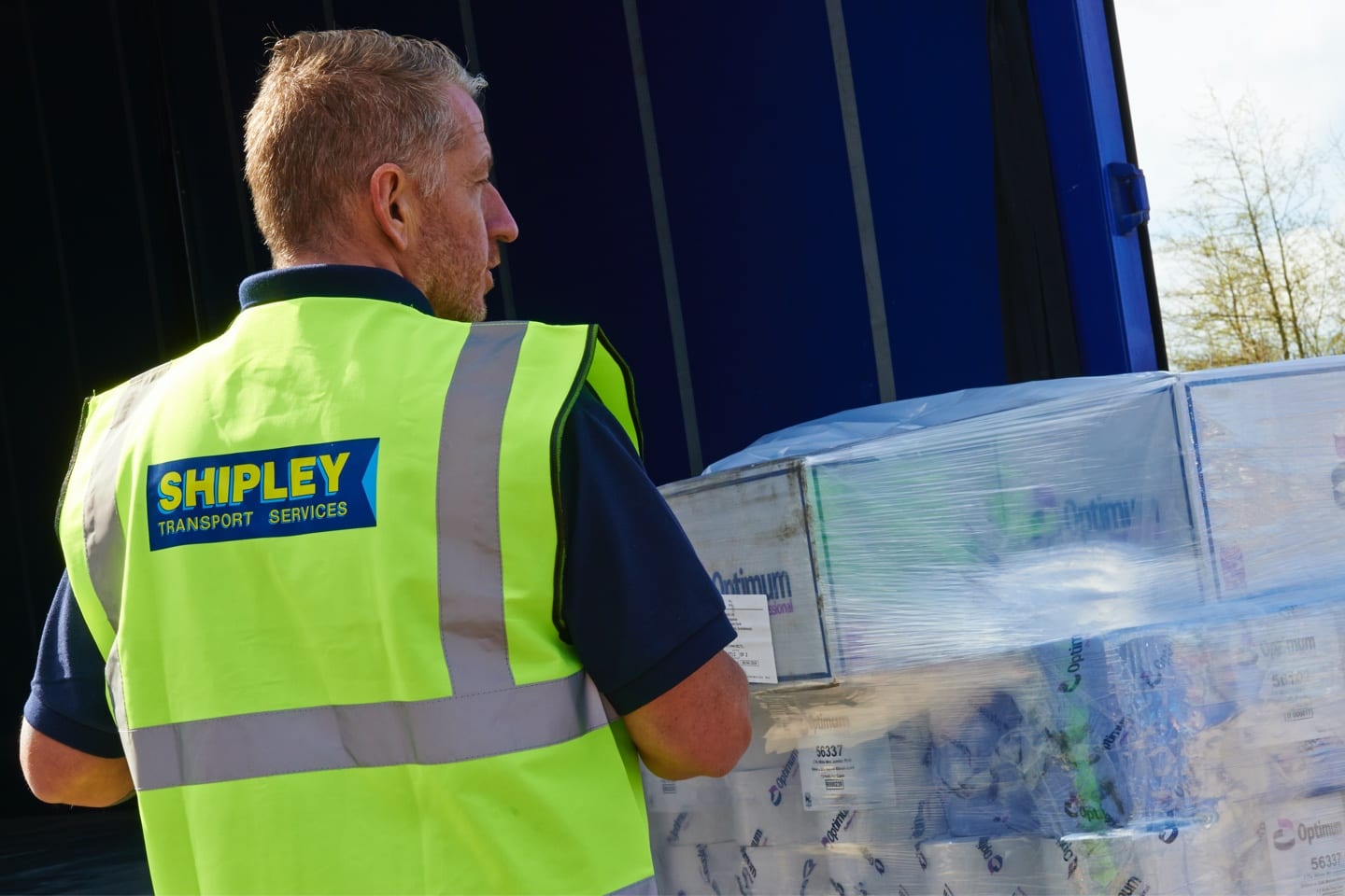 Pallet delivery and warehousing